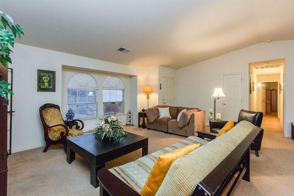 5936 Lupine Dr - Photo 3 of 16