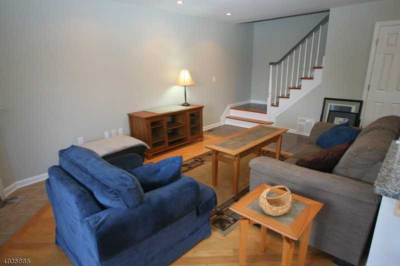 313 Village Commons - Photo 3 of 16