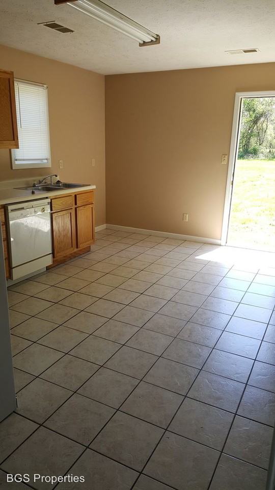 613 E Main St - Photo 3 of 6