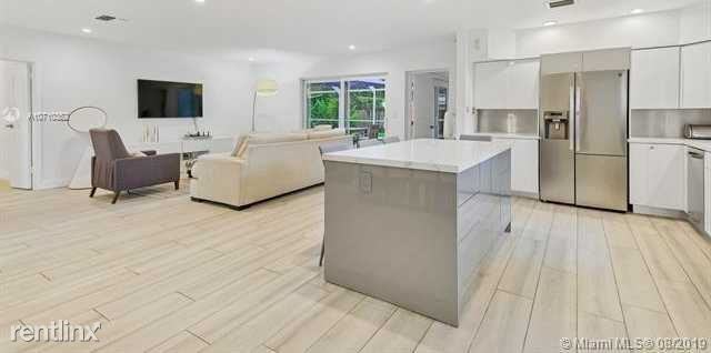 5830 Sw 85th St - Photo 3 of 10