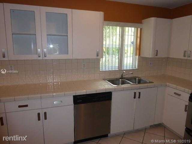 960 Sw 95 Av - Photo 3 of 10