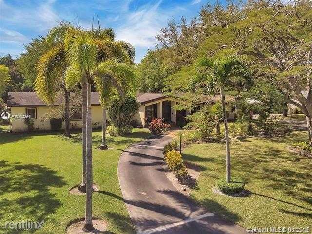 7440 Sw 70th Ter - Photo 2 of 10