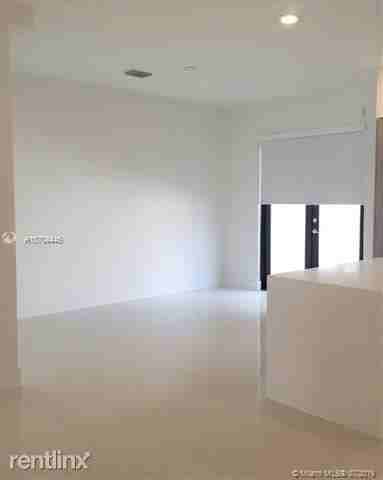 10606 Sw 118 Ave 10606 - Photo 3 of 10