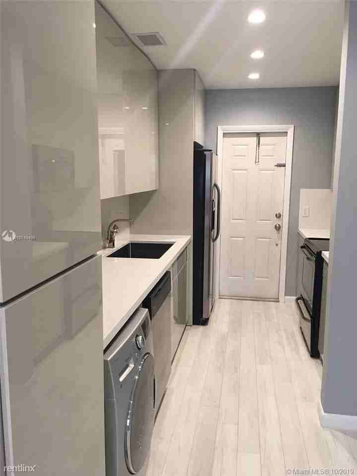 8509 Crespi Blvd - Photo 2 of 7