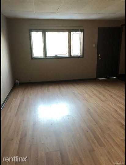 32 Pershing Ave Lower - Photo 2 of 4