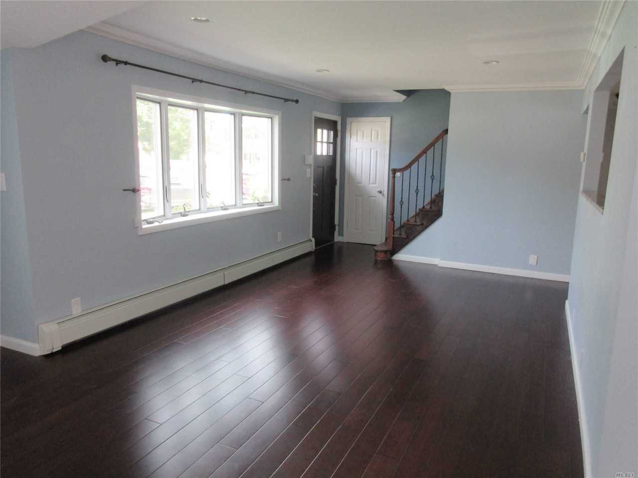 200 N Manhattan Ave - Photo 3 of 12