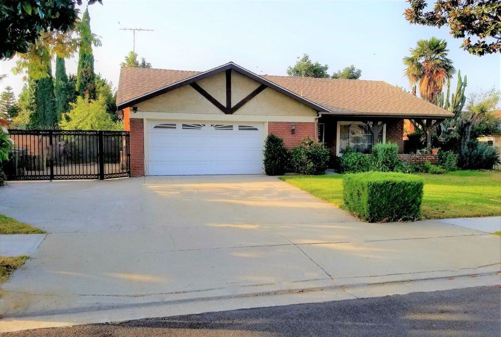 228 E Banyan St - Photo 2 of 11