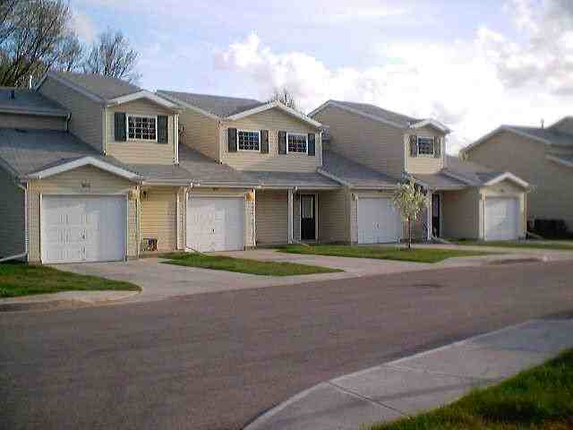Caravelle Apartments and Townhomes 7582 Miami Plaza, Omaha, NE 68134