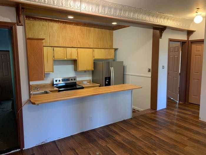 1015 Oregon Ave - Photo 2 of 9