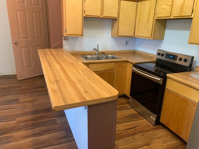 1015 Oregon Ave - Photo 3 of 9