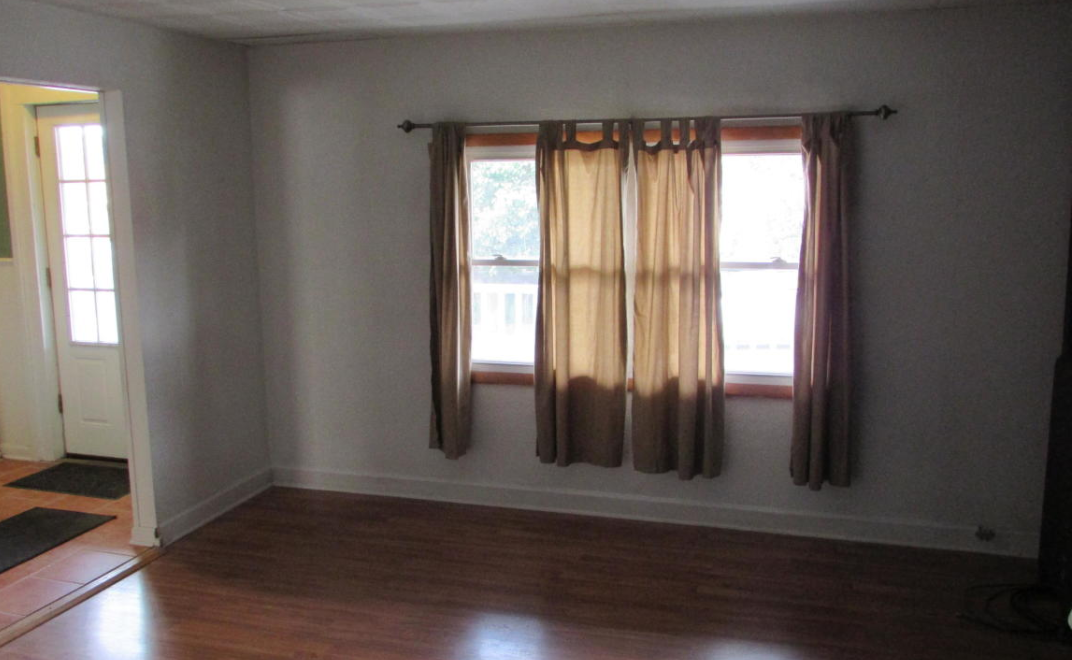 110 Ash St - Photo 3 of 9