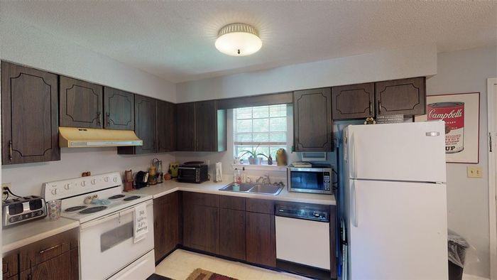 5024 Shoals Lane - Photo 3 of 10