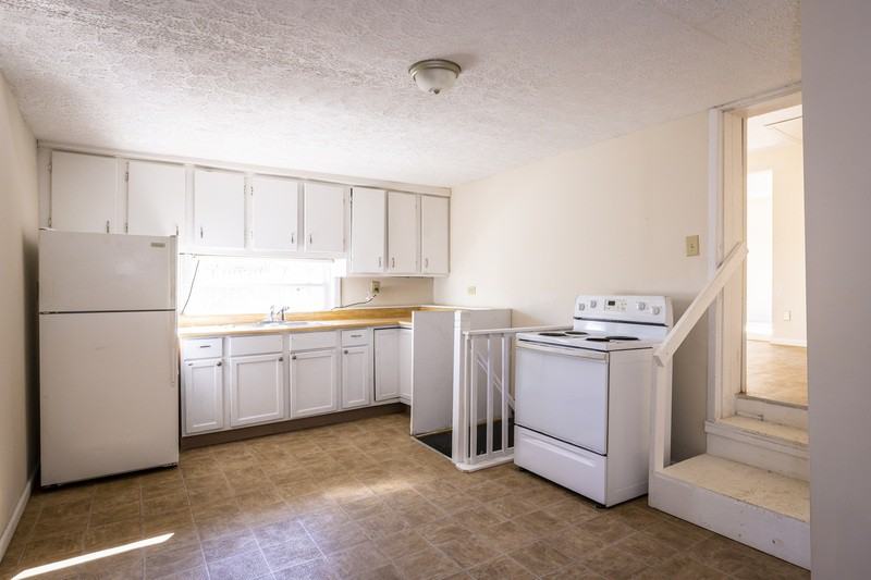 3890 E Fulton St - Photo 3 of 10