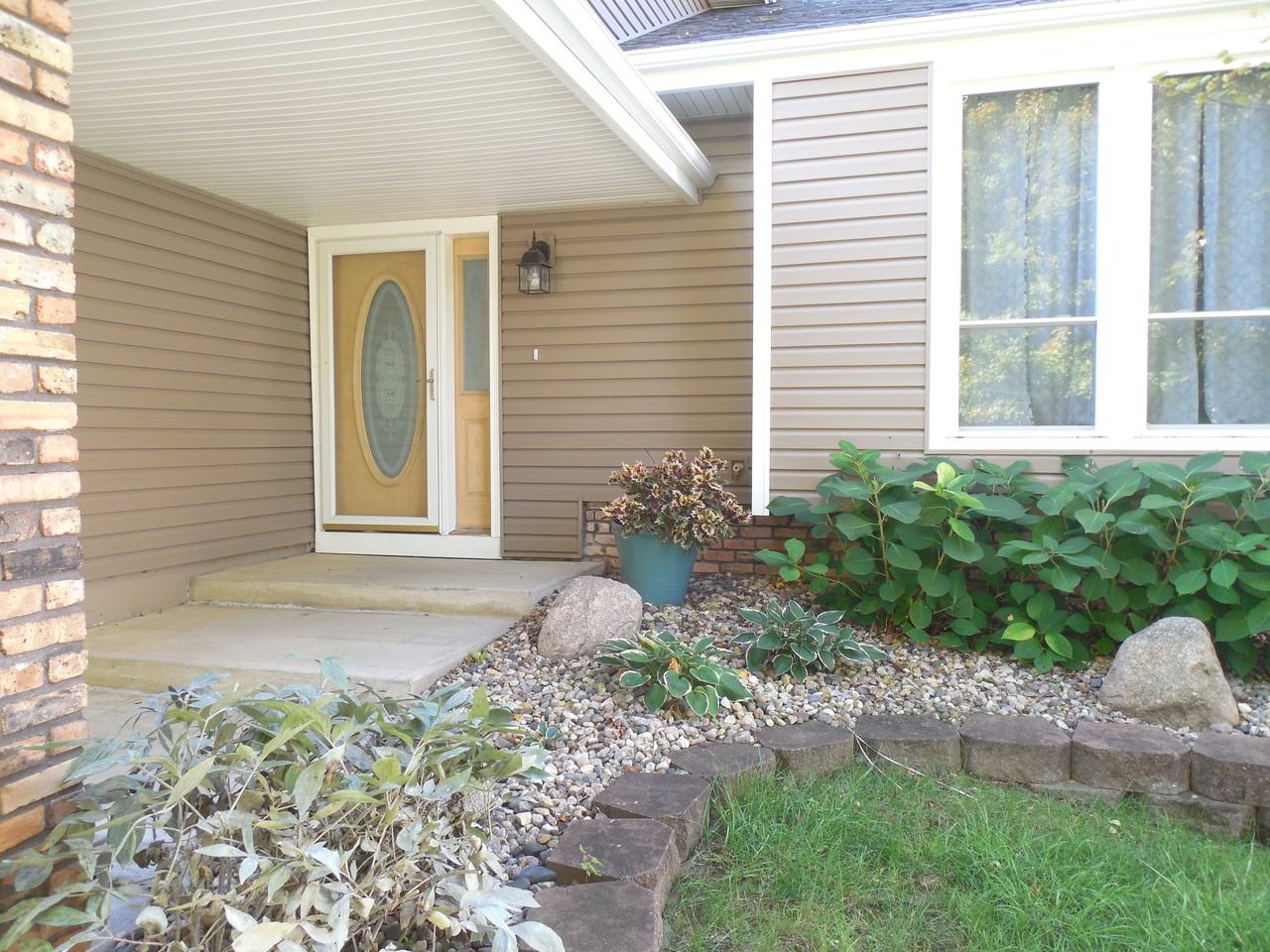 1409 Cherry Tree Lane - Photo 3 of 31
