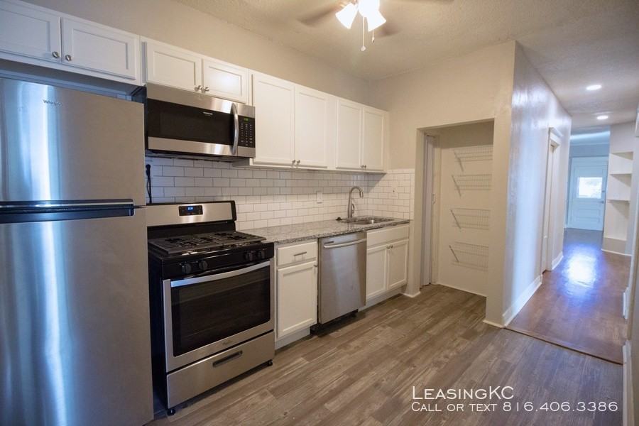 1017 W 39th St. Kansas City - Photo 3 of 10