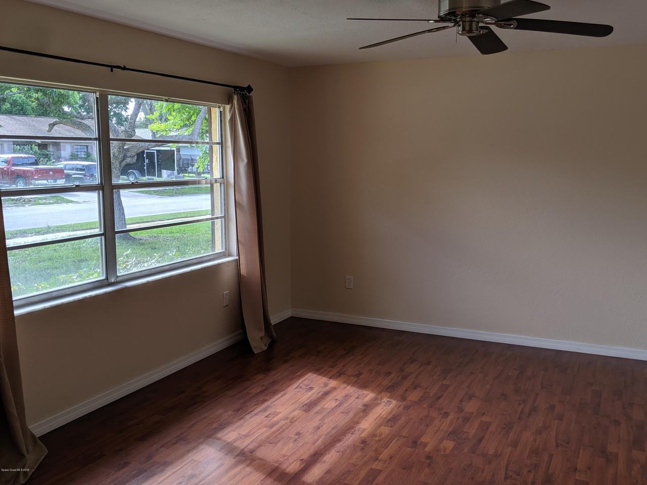 3885 Valley Lane - Photo 3 of 18