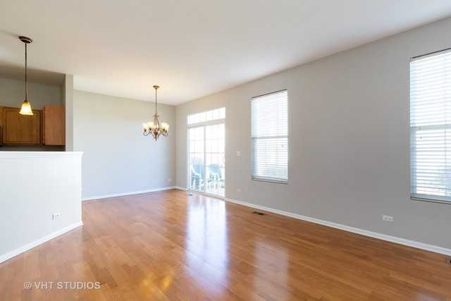 537 Red Deer - Photo 3 of 12