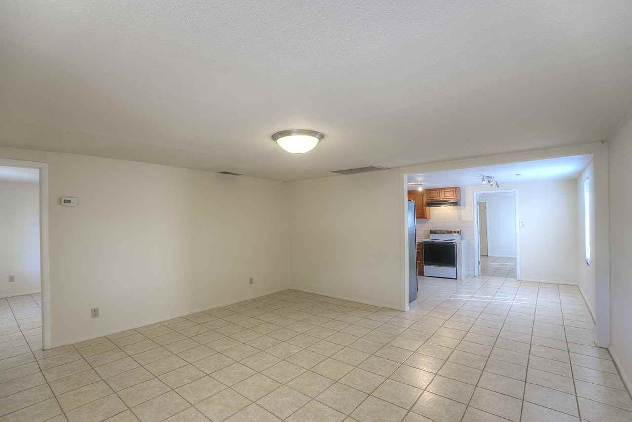 9445 N 9th Ave - Photo 3 of 25