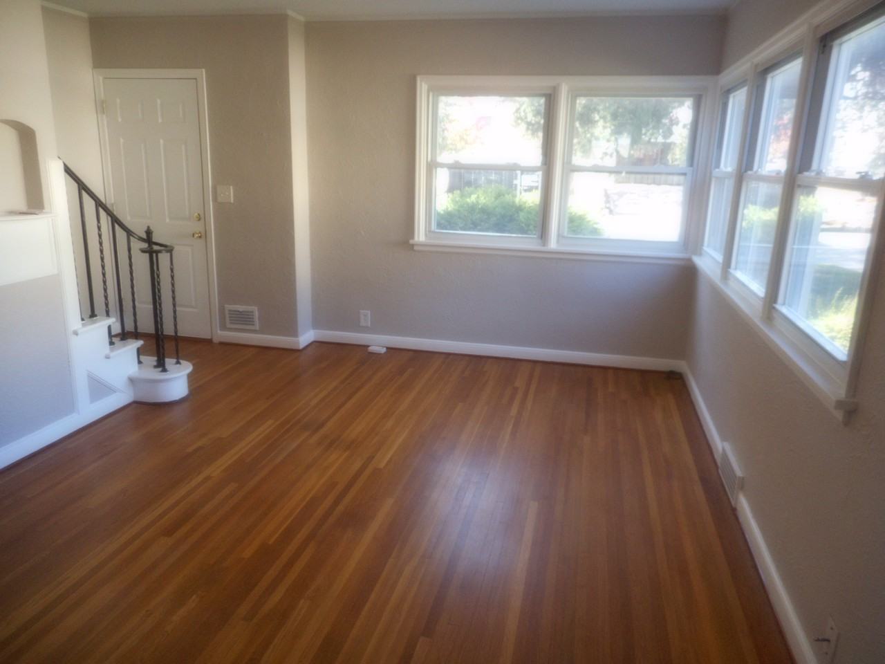 718 13th Ave N - Photo 2 of 8