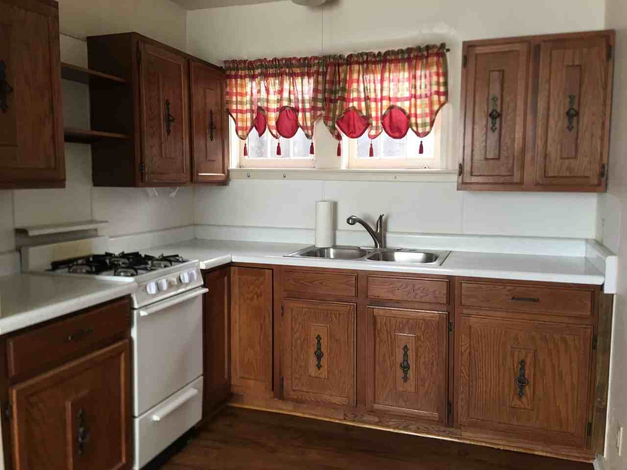 334 N Mount Vernon Ave - Photo 2 of 5