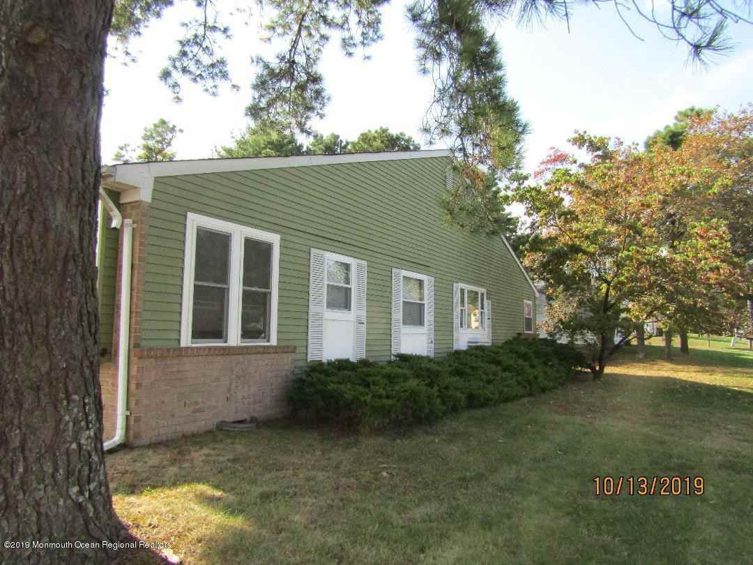 1B 1b Golden Court - Photo 2 of 6