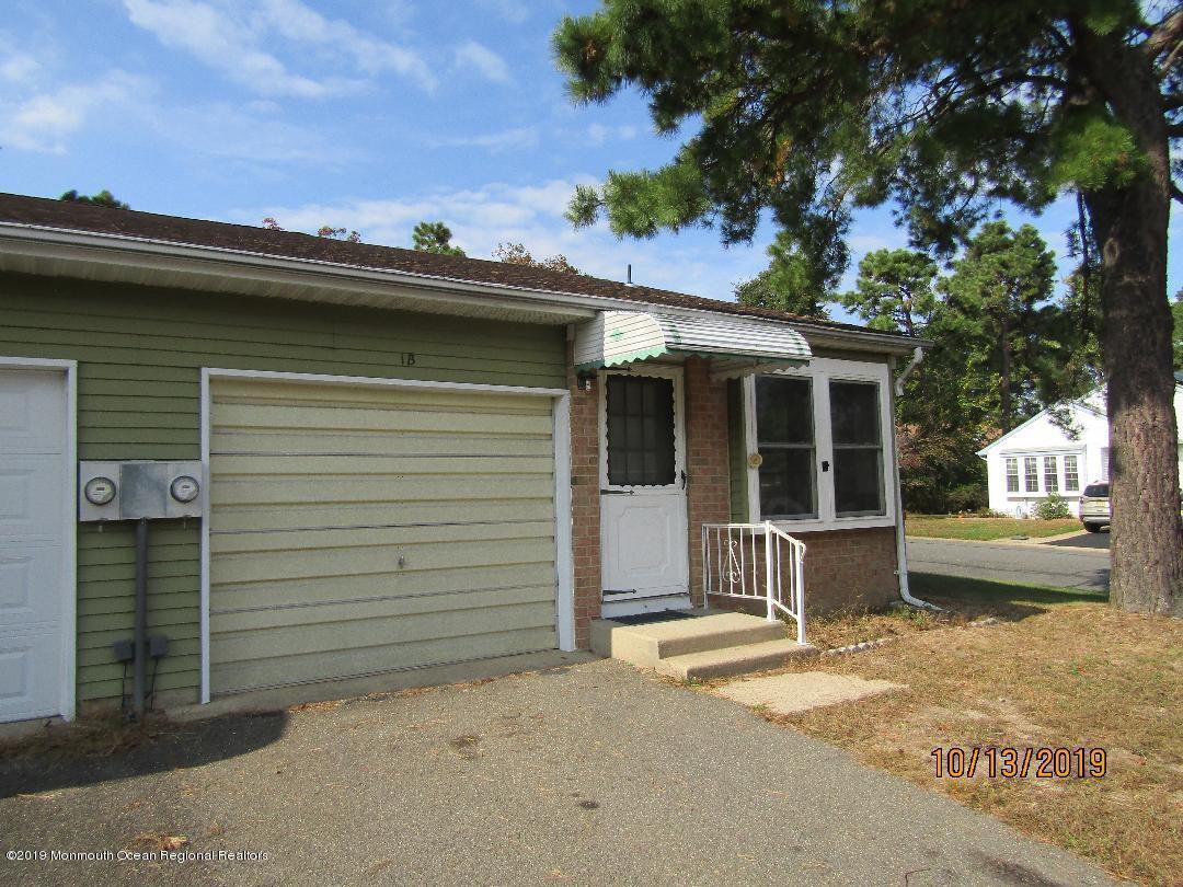 1B 1b Golden Court - Photo 3 of 6