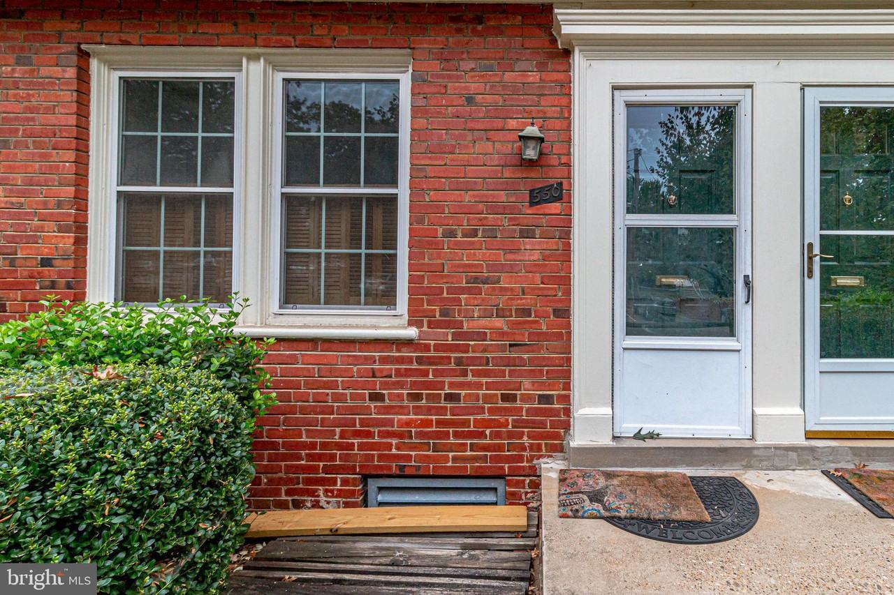 1510 S Edgewood Street 550 - Photo 2 of 50