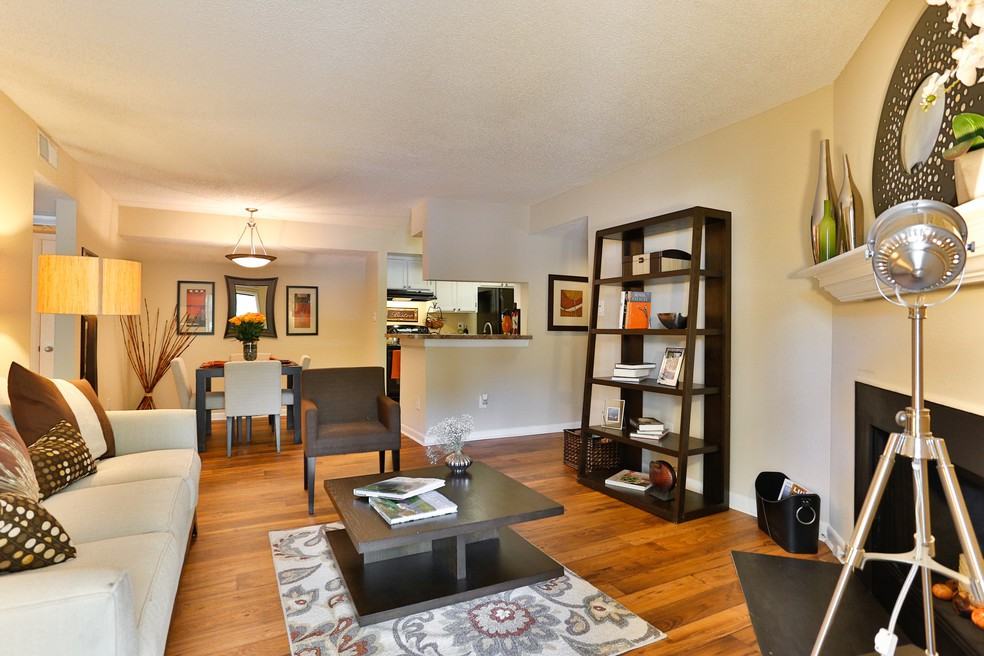 10109 Plum Creek Lane #M - Photo 3 of 10