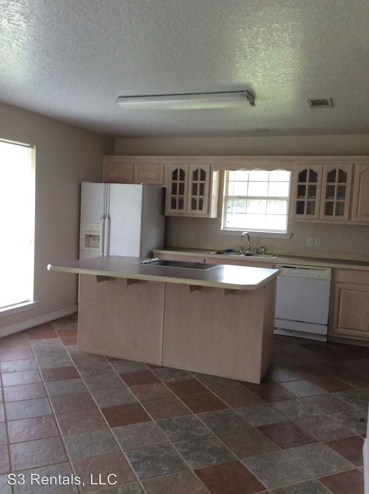 11320 Allen Rd - Photo 3 of 17