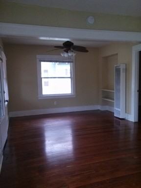 1621 Locust Ave - Photo 2 of 18