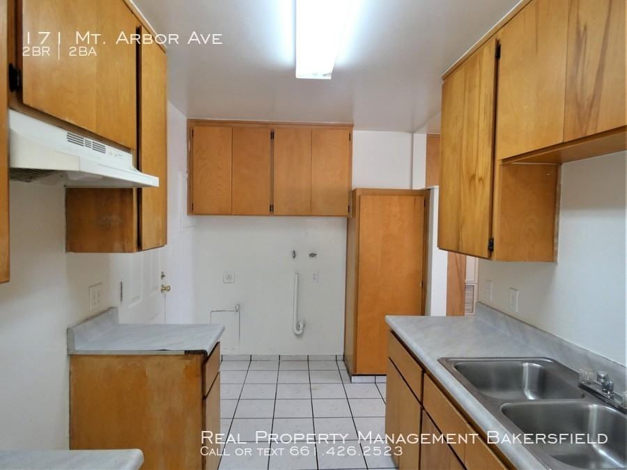 171 Mt. Arbor Ave - Photo 2 of 9