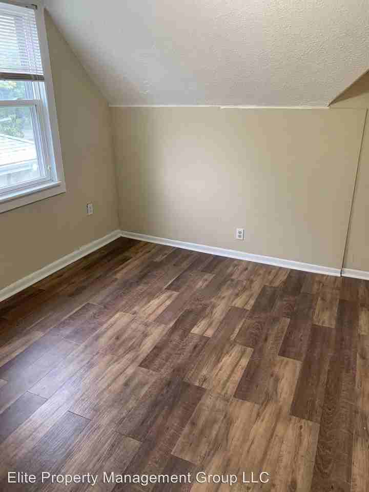 1117 33rd Ave N - Photo 3 of 5