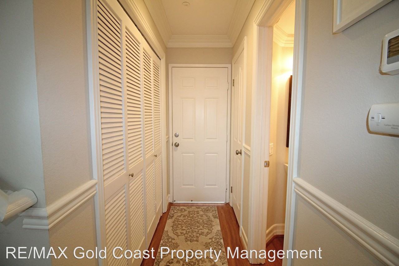 1312 Jamaica Ln - Photo 3 of 34