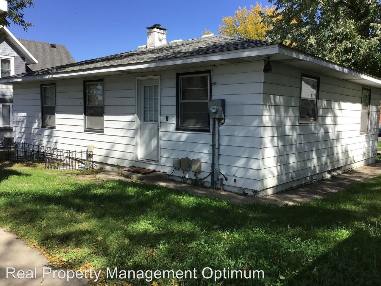 224 Pine St S - Photo 3 of 22