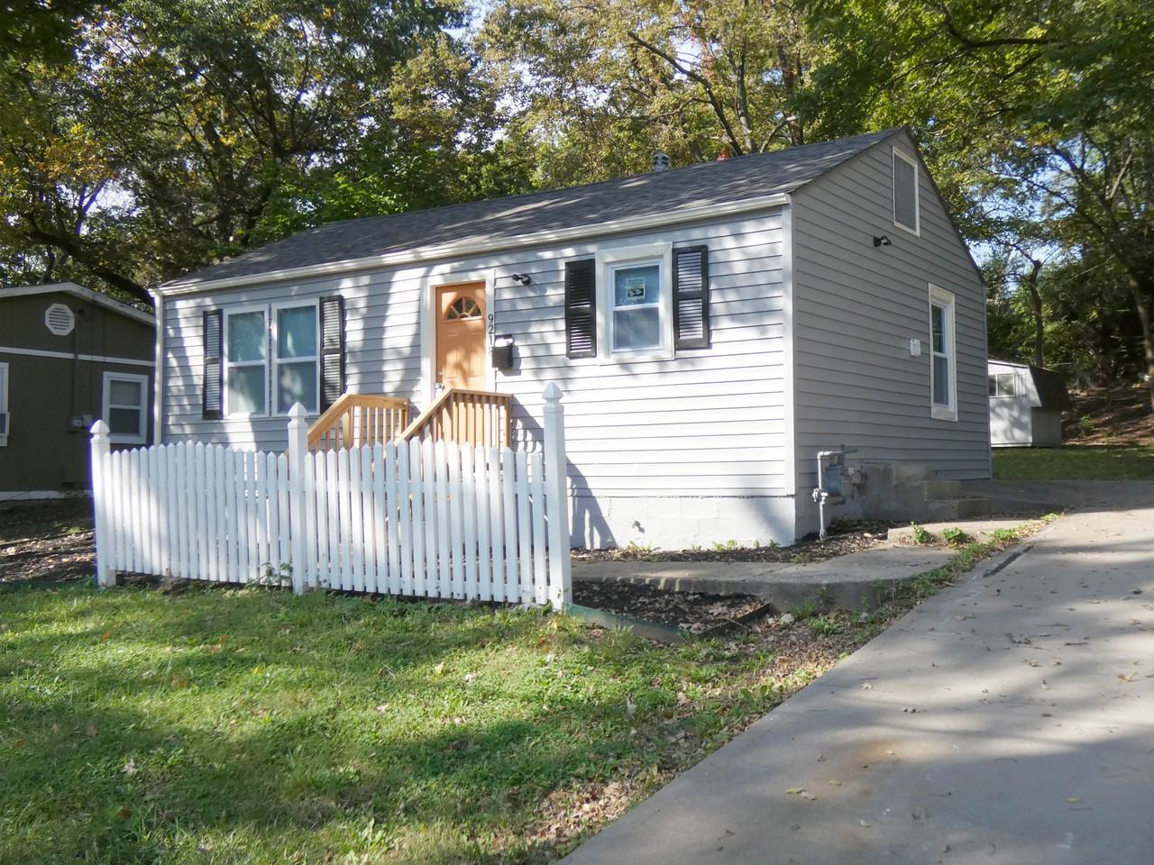 9218 Grand Avenue - Photo 2 of 15