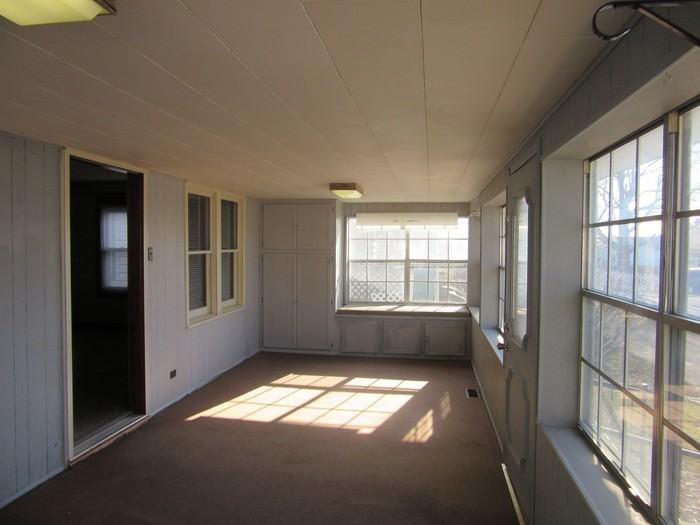 415 Barton Street - Photo 3 of 8