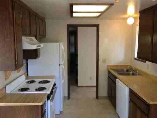 202 University St #C - Photo 2 of 7