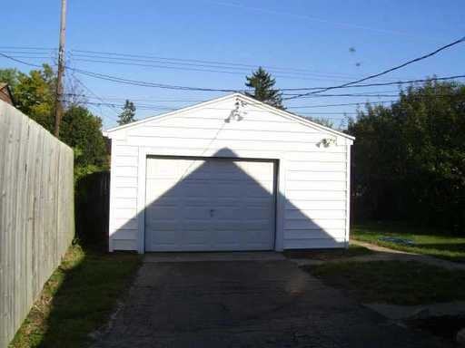 858 S Hague Ave - Photo 2 of 9