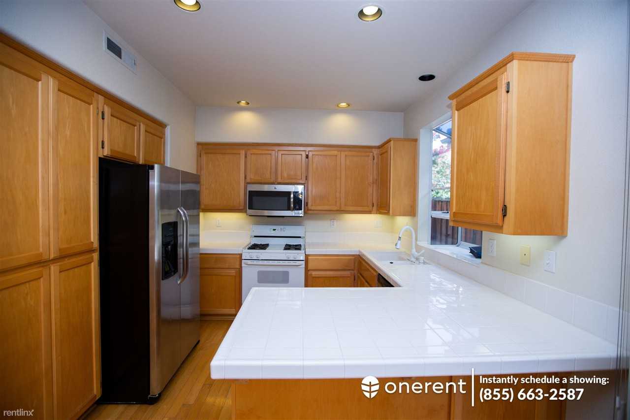 636 Villa Centre Way - Photo 3 of 26