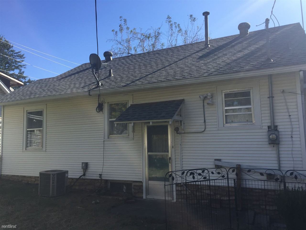 1018 Sw 27th St - Photo 3 of 10