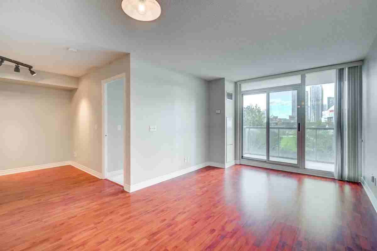 51 Lower Simcoe Street #509