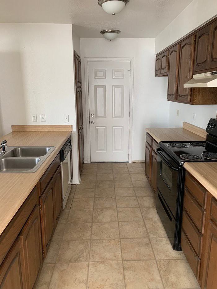 8344 East 120th Place - Photo 3 of 10