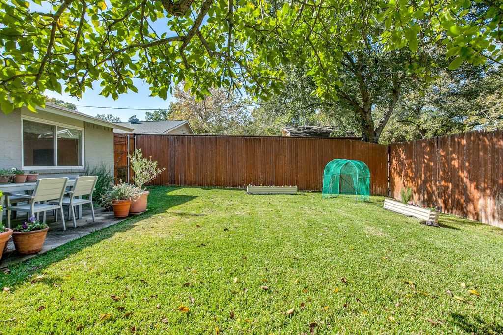 1220 Cypress Dr - Photo 3 of 19