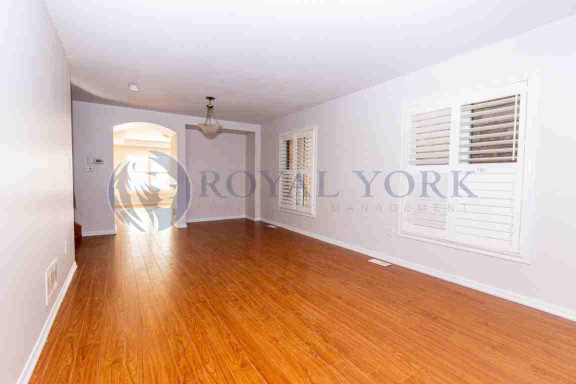 4 BED | 3 BATH HOUSE FOR RENT @ BRAMPTON | MT PLEASANT - Photo 3 of 17