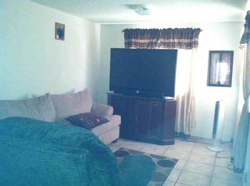 11045 Breeze Ct - Photo 3 of 8