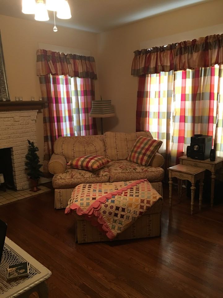 2674 Hazel St - Photo 3 of 14