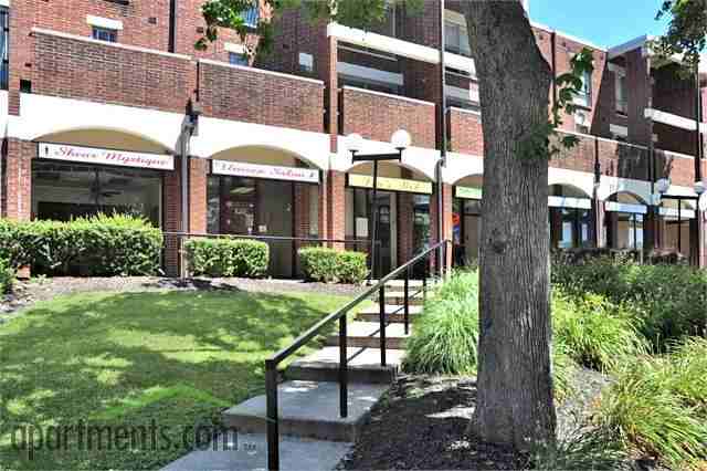 Greenbriar Club Apartments - Photo 3 of 12