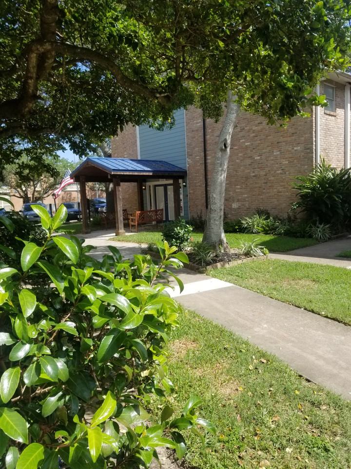 18290 Upper Bay Road - Photo 2 of 10