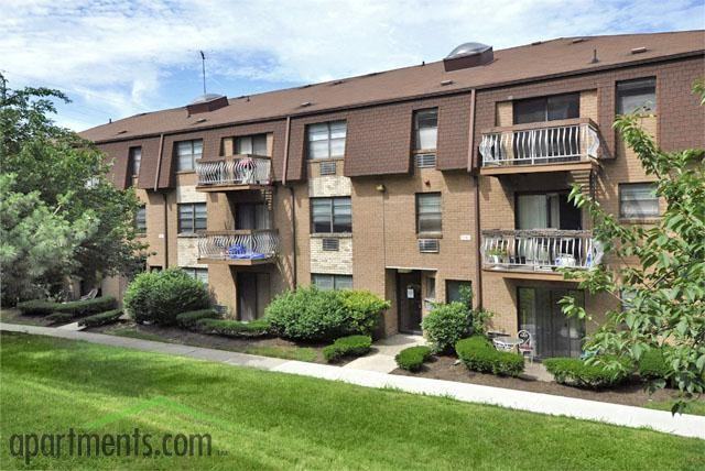 Linda Court - Photo 3 of 4