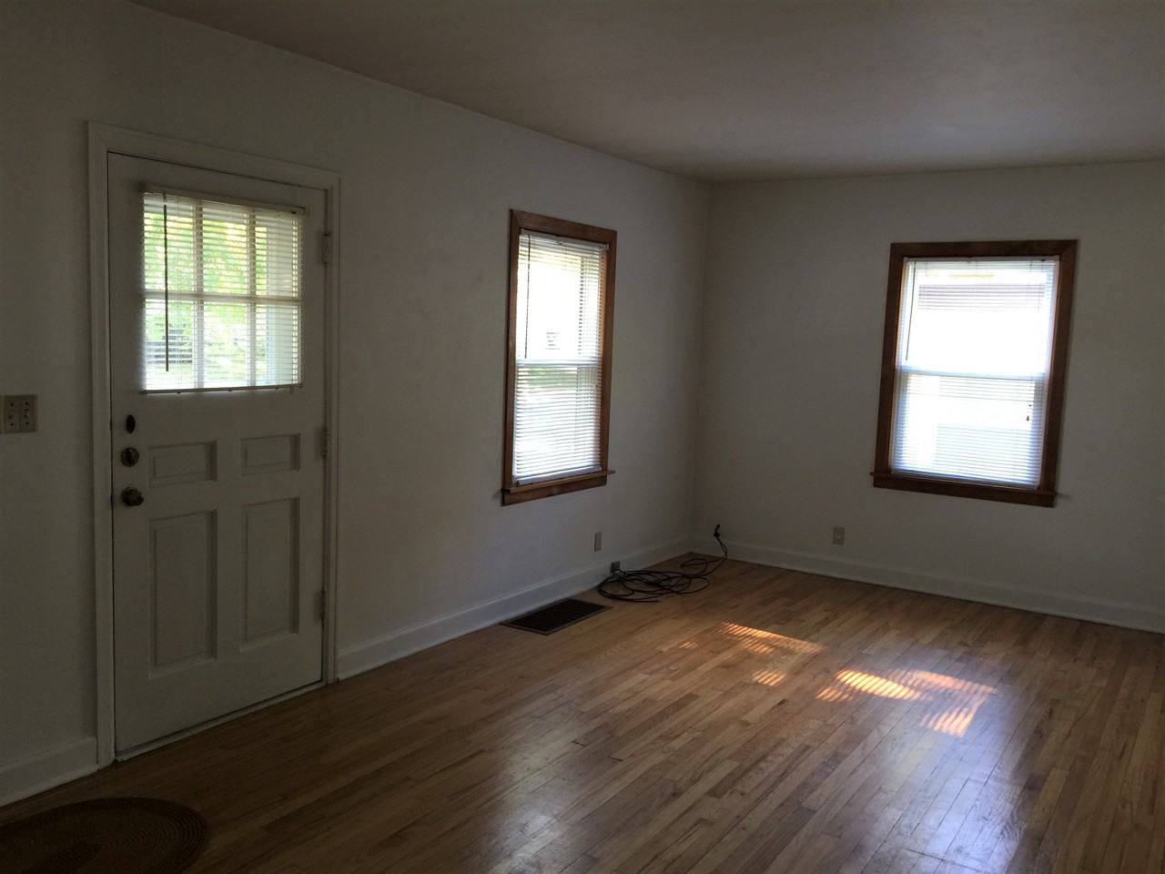 142 Kenmore St Ne - Photo 2 of 11